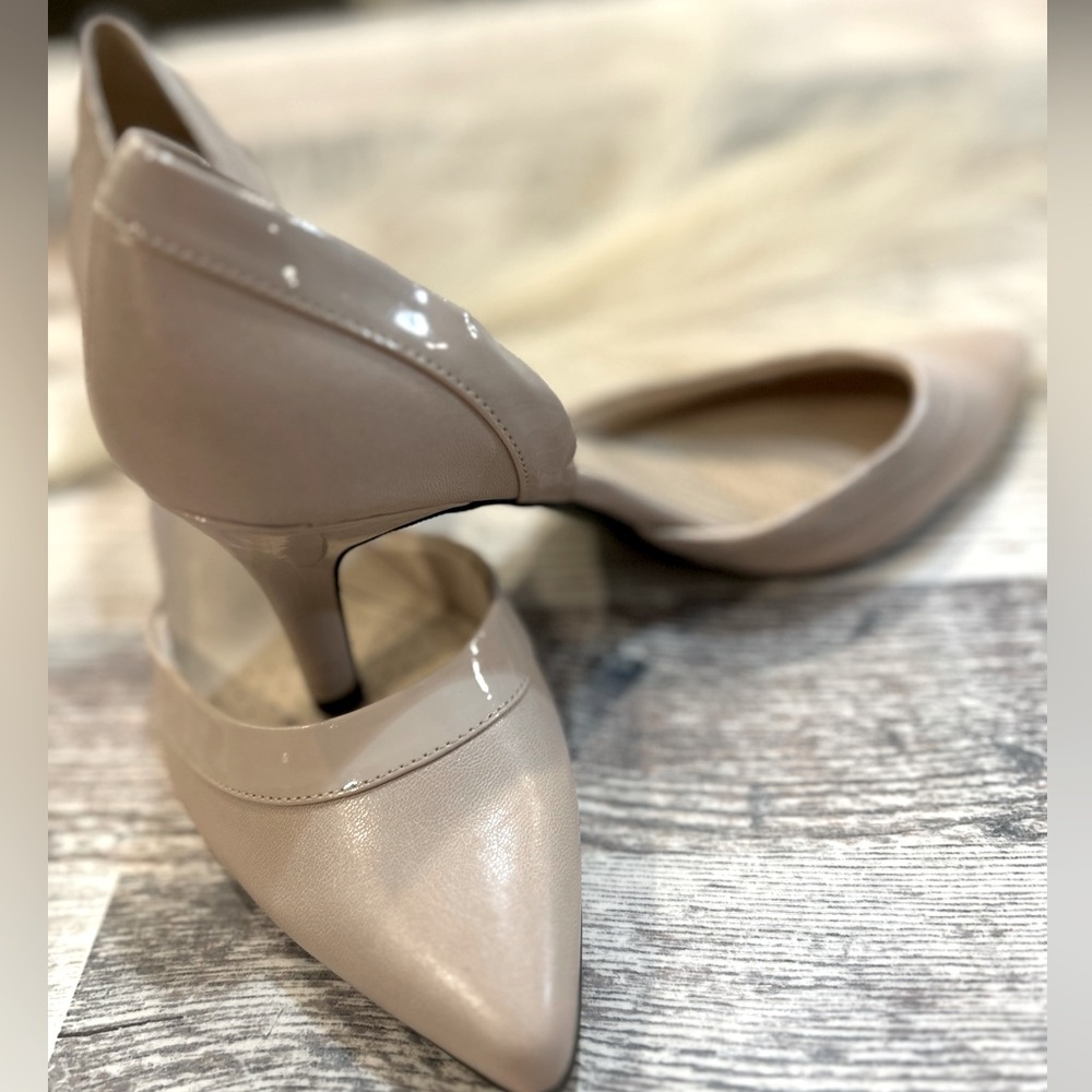 Color Nude. Life Stride Soft System Flex heels. Size 8.5 Barely worn once.